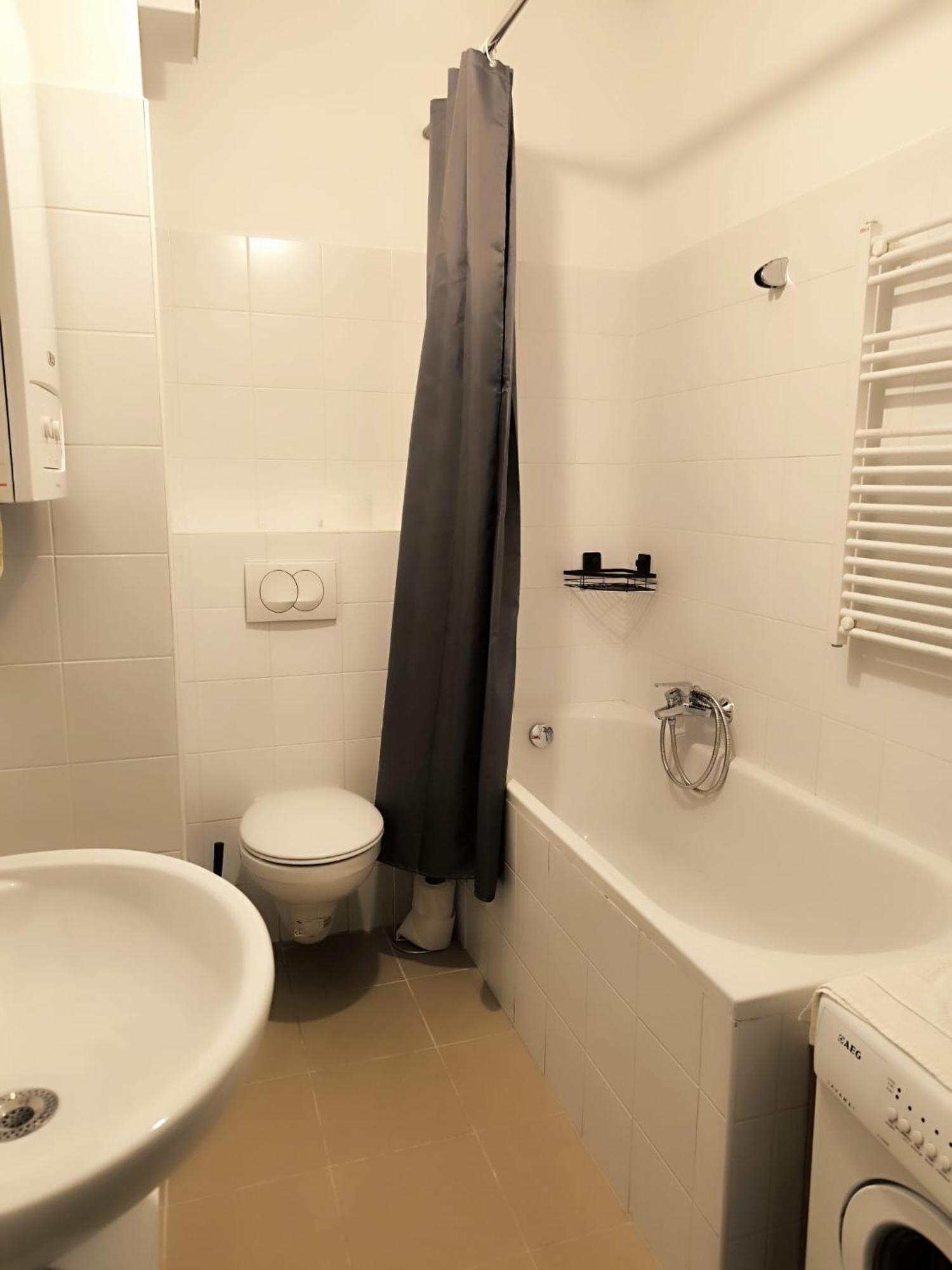 Pretty Apartment Next To Metro Station Viena Exterior foto